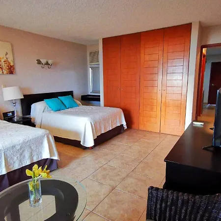 Brisas Beachfront Studios In Hotel Zone Cancun Exterior photo