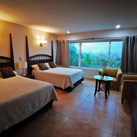Brisas Beachfront Studios In Hotel Zone Cancun Exterior photo